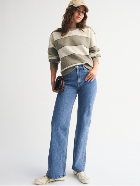 Abercrombie & Fitch Denim - NWT Abercrombie & Fitch High Rise 90s Relaxed Jean Size 28